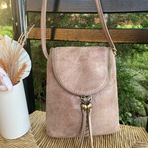 Fern Crossbody - buffed hide leather- color: Hazel
